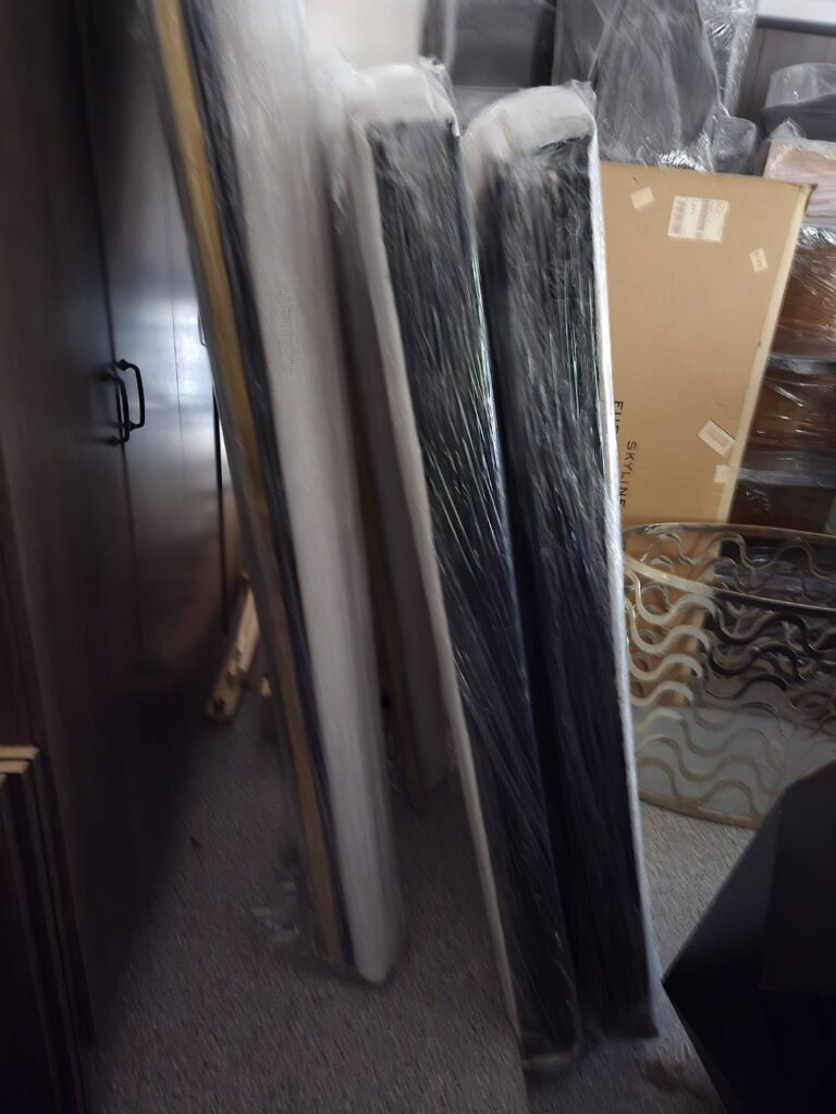 168 Moving长途搬家公司提供专车专送快速搬家方案，这种方式是安排一辆20-40尺的货车专门运送王女士的物品(货车大小决定搬家费用高低)，中途不接其他客户的货，优点是速度快，从西雅图到休斯顿只需要3到6天；缺点是价格较高，但168搬家公司强调即使是专车服务，168 Moving的价格也比United Van Lines、North American Van Lines等大型搬家公司便宜10%到20%，不但价格便宜，服务也比较好，没有隐藏费用，更不会随便乱加价钱。以26尺卡车为例，从西雅图到休斯顿两地搬运费用加上长途卡车费用大约是美金$6500-8500元(简单方式是一英里$3-4元，西雅图到休斯顿距离2200英里)，实际情况要看客户地址位置及东西多寡，是否需要上楼，是否位于偏远郊区，大型家具多寡都会影响搬运时间，搬运时间影响全部价格，通常搬运费用是两位工人时薪120-150/hr元。