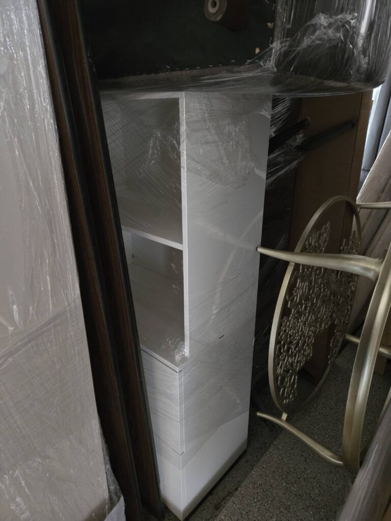 168 Moving长途搬家公司提供专车专送快速搬家方案，这种方式是安排一辆20-40尺的货车专门运送王女士的物品(货车大小决定搬家费用高低)，中途不接其他客户的货，优点是速度快，从西雅图到休斯顿只需要3到6天；缺点是价格较高，但168搬家公司强调即使是专车服务，168 Moving的价格也比United Van Lines、North American Van Lines等大型搬家公司便宜10%到20%，不但价格便宜，服务也比较好，没有隐藏费用，更不会随便乱加价钱。以26尺卡车为例，从西雅图到休斯顿两地搬运费用加上长途卡车费用大约是美金$6500-8500元(简单方式是一英里$3-4元，西雅图到休斯顿距离2200英里)，实际情况要看客户地址位置及东西多寡，是否需要上楼，是否位于偏远郊区，大型家具多寡都会影响搬运时间，搬运时间影响全部价格，通常搬运费用是两位工人时薪120-150/hr元。