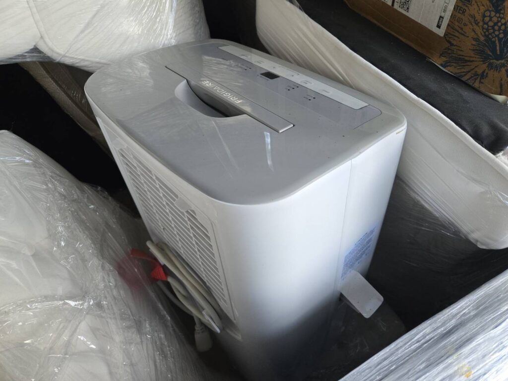 168 Moving长途搬家公司提供专车专送快速搬家方案，这种方式是安排一辆20-40尺的货车专门运送王女士的物品(货车大小决定搬家费用高低)，中途不接其他客户的货，优点是速度快，从西雅图到休斯顿只需要3到6天；缺点是价格较高，但168搬家公司强调即使是专车服务，168 Moving的价格也比United Van Lines、North American Van Lines等大型搬家公司便宜10%到20%，不但价格便宜，服务也比较好，没有隐藏费用，更不会随便乱加价钱。以26尺卡车为例，从西雅图到休斯顿两地搬运费用加上长途卡车费用大约是美金$6500-8500元(简单方式是一英里$3-4元，西雅图到休斯顿距离2200英里)，实际情况要看客户地址位置及东西多寡，是否需要上楼，是否位于偏远郊区，大型家具多寡都会影响搬运时间，搬运时间影响全部价格，通常搬运费用是两位工人时薪120-150/hr元。